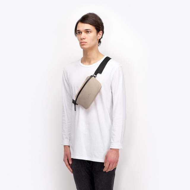 Geantă crossbody Ucon Acrobatics Jona Bag Lotus, nude